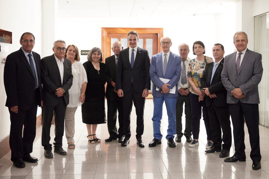 Συνάντηση Εκπροσώπων των Κατεχόμενων Δήμων και Κοινοτήτων με τον Πρωθυπουργό της Ελλάδας, κ. Κυριάκο Μητσοτάκη